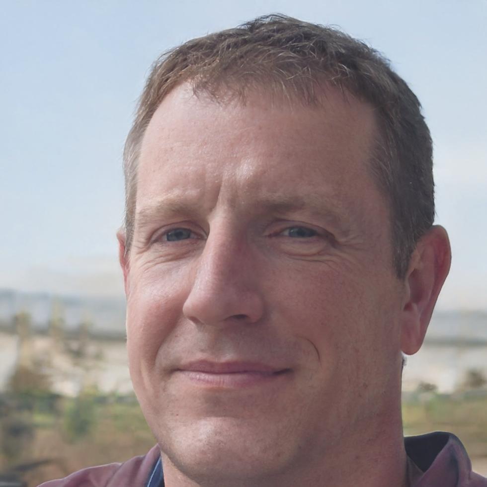 Consultor financiero especializado en gestión de pymes y autónomos